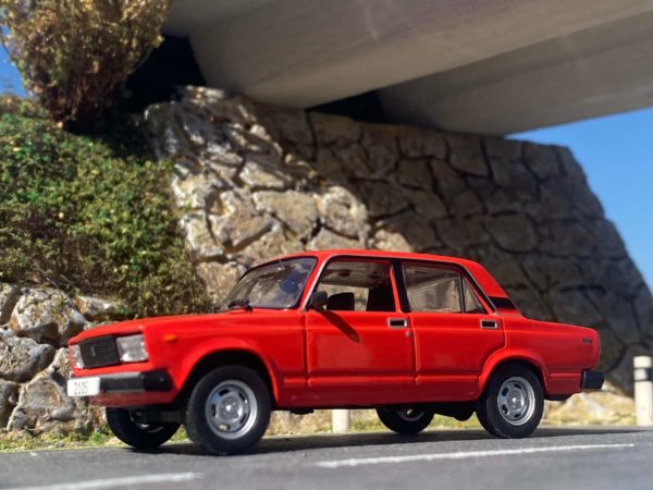 Model auta LADA 2105, červená, 1983