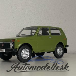 Model auta Lada Niva, olivovo zelená 1976.