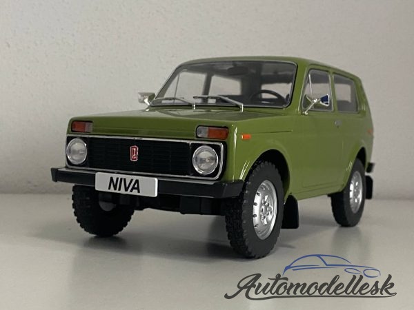 Model auta Lada Niva, olivovo zelená 1976.