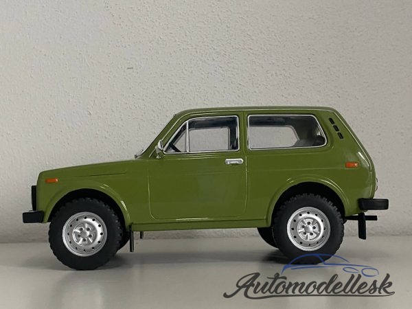 Model auta Lada Niva, olivovo zelená 1976.