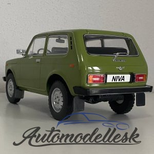 Model auta Lada Niva, olivovo zelená 1976.