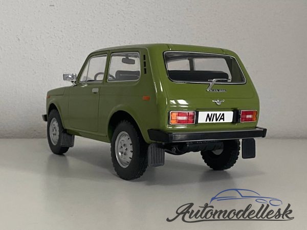 Model auta Lada Niva, olivovo zelená 1976.