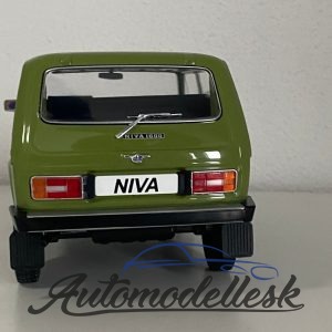 Model auta Lada Niva, olivovo zelená 1976.