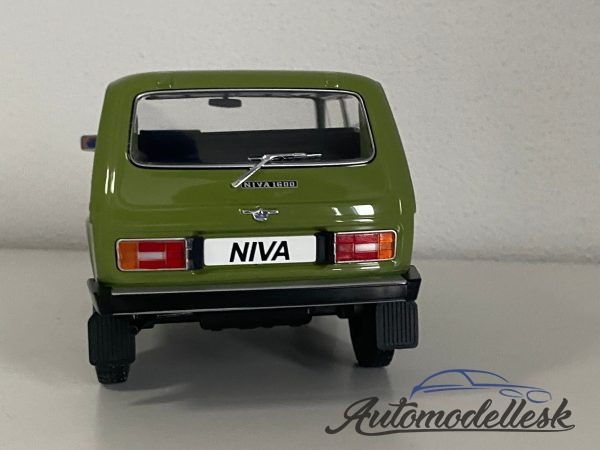 Model auta Lada Niva, olivovo zelená 1976.