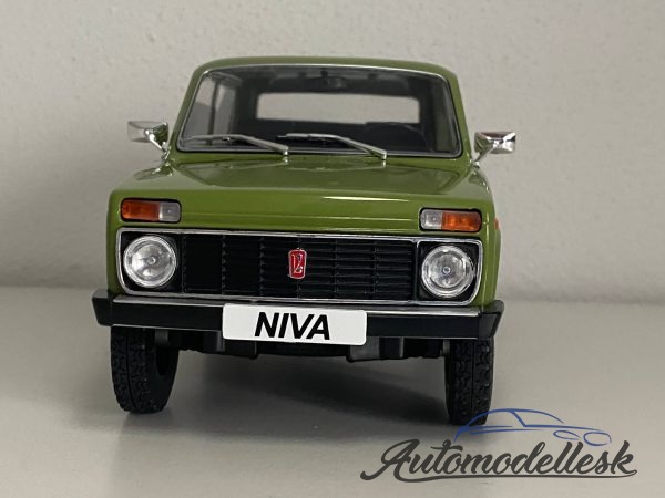 Model auta Lada Niva, olivovo zelená 1976.