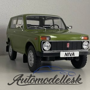 Model auta Lada Niva, olivovo zelená 1976.