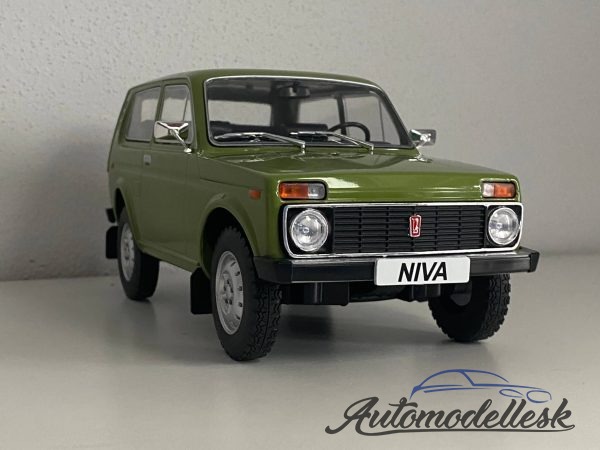 Model auta Lada Niva, olivovo zelená 1976.