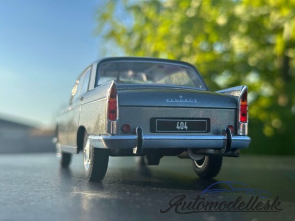 Model auta Peugeot 404