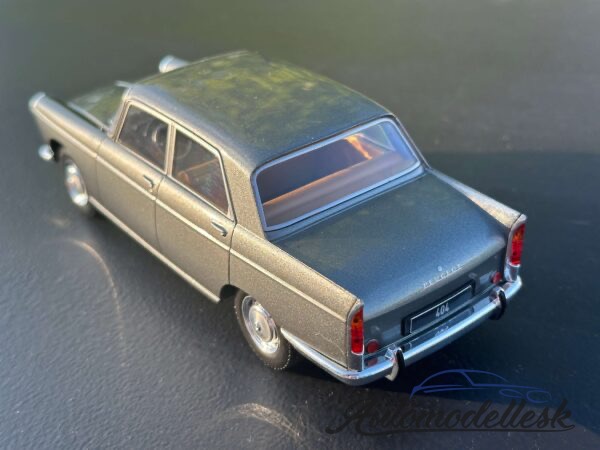 Model auta Peugeot 404