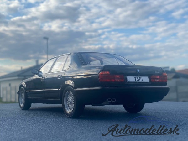 Model auta BMW 750i (E32)