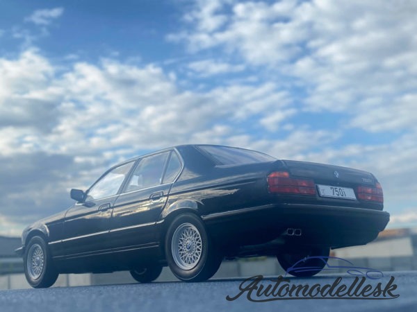 Model auta BMW 750i (E32)