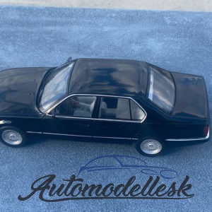 Model auta BMW 750i (E32)