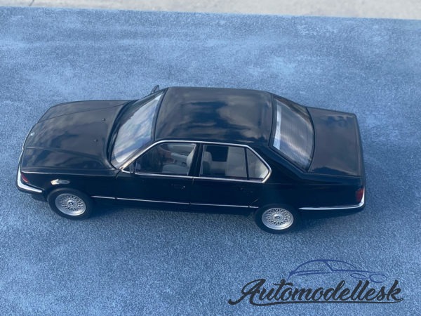 Model auta BMW 750i (E32)