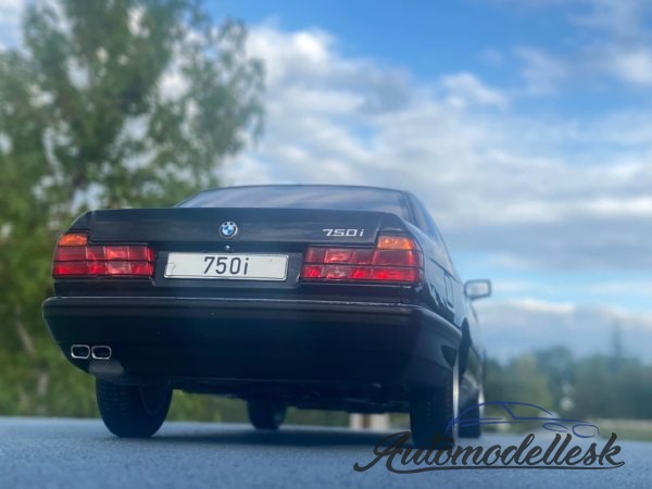 Model auta BMW 750i (E32)