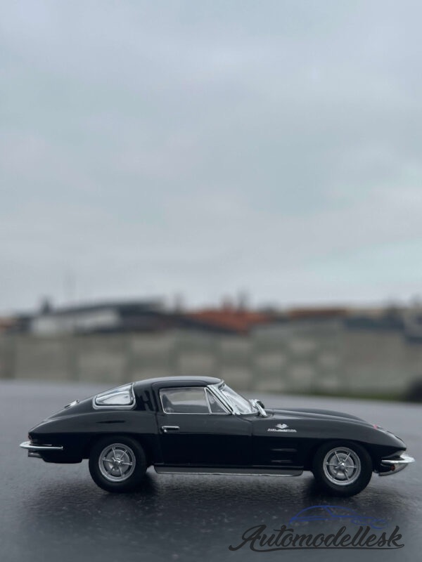 Model auta Chevrolet Corvette Stingray, čierna, 1963