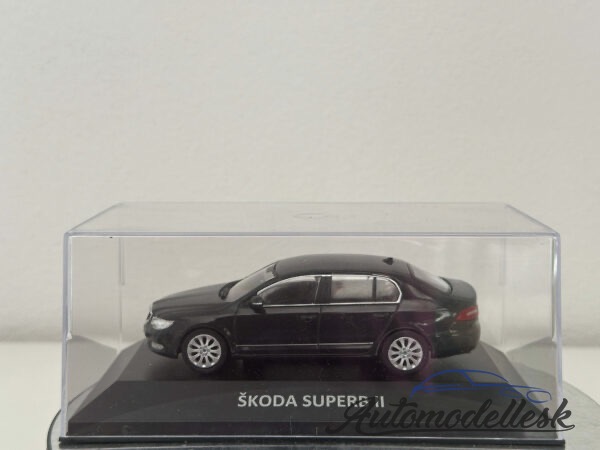 Model auta Škoda Superb II, čierna