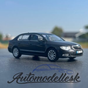 Model auta Škoda Superb II, čierna