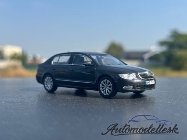 Model auta Škoda Superb II, čierna