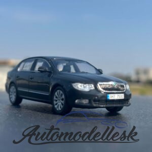 Model auta Škoda Superb II, čierna