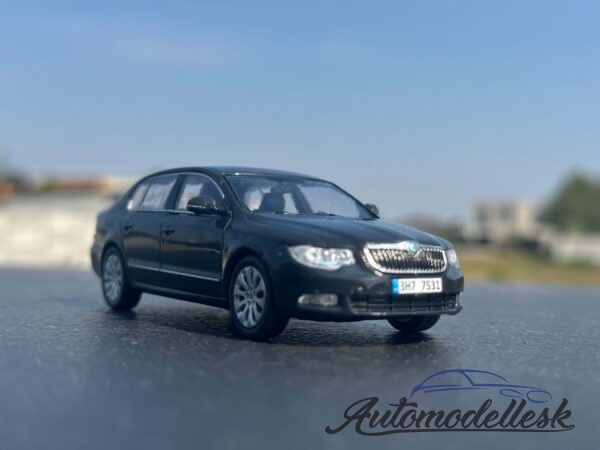 Model auta Škoda Superb II, čierna