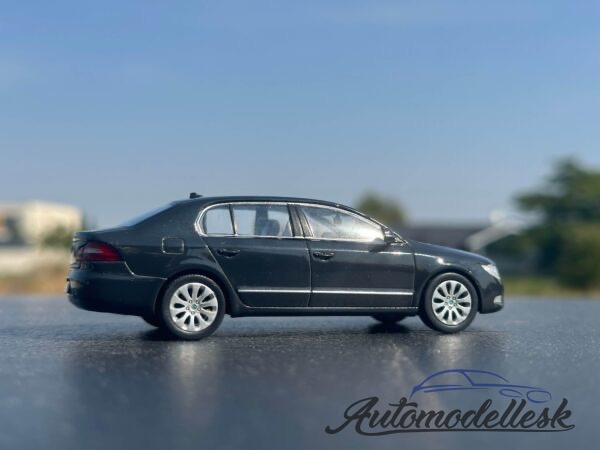 Model auta Škoda Superb II, čierna