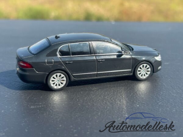 Model auta Škoda Superb II, čierna