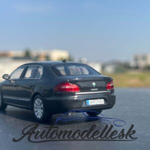 Model auta Škoda Superb II, čierna