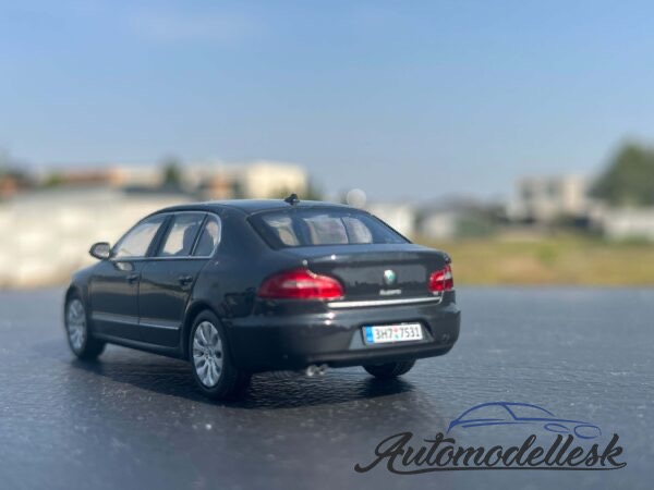 Model auta Škoda Superb II, čierna