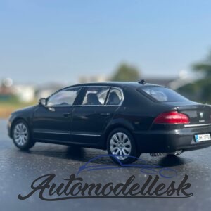 Model auta Škoda Superb II, čierna