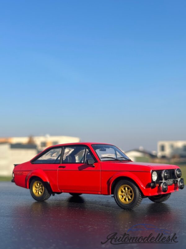 Model auta Ford Escort MK II RS 2000, červená, 1977.