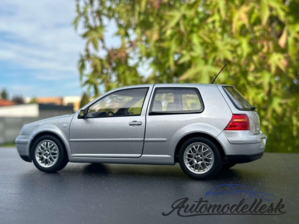 Model auta Volkswagen Golf GTI, strieborná, 1998