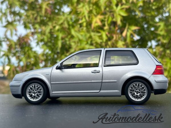 Model auta Volkswagen Golf GTI, strieborná, 1998