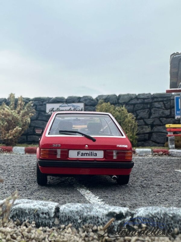 Model auta Mazda 323, červená, 1980