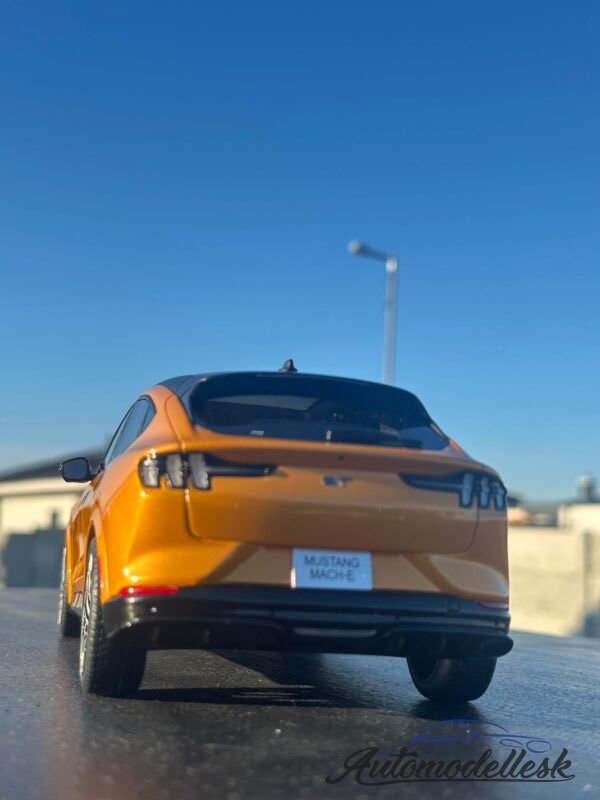 Model auta FORD MUSTANG MACH-E GT PERFORMANCE CYBER ORANGE 2021